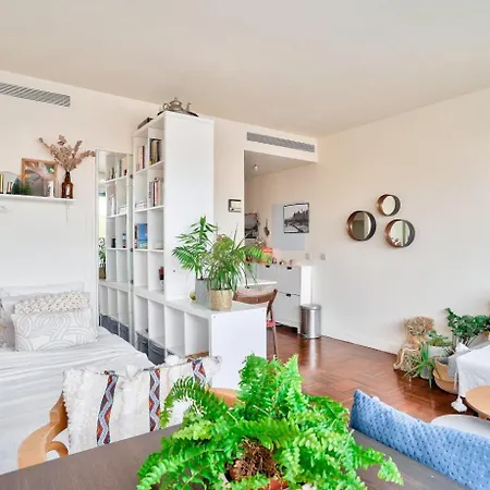 Lumineux Balcon * Paris