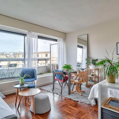 Lumineux Balcon * Paris